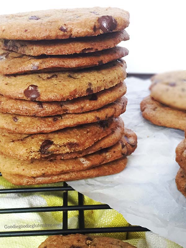 crispy chewy gluten free chocolate chunk cookies