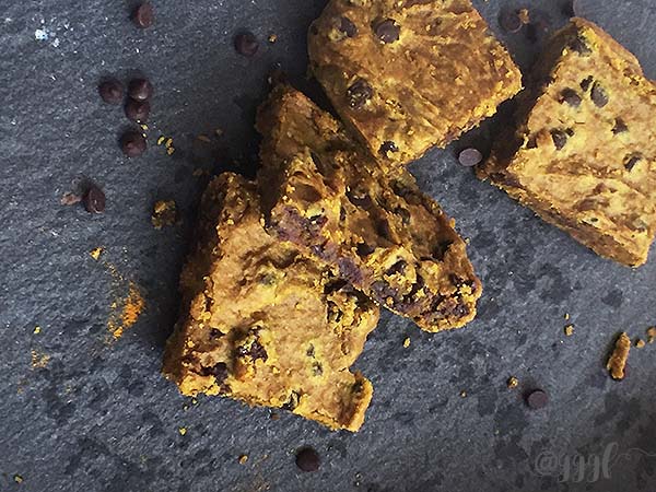 healthy & delicious gluten free turmeric spice blondies that are vegan, nut-free, soy-free and refined sugar free - recipe by julie Rosenthal at Goodie Goodie Gluten Free