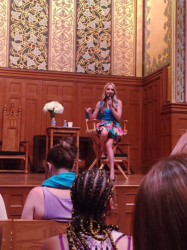 gabby bernstein the universe has your back free workshop on a preview of her latest book