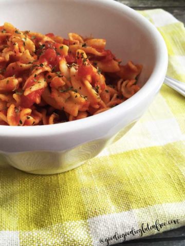 easy Banza pasta marinara both gluten-free and vegan made from chickpeas